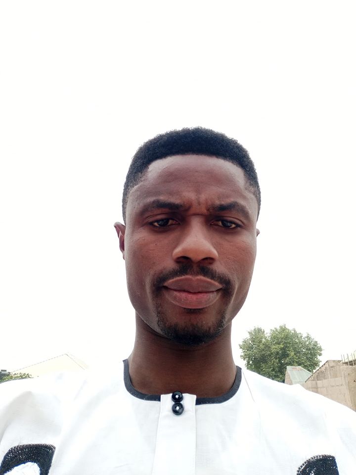 Ayol doimo uni yalashni soraydi